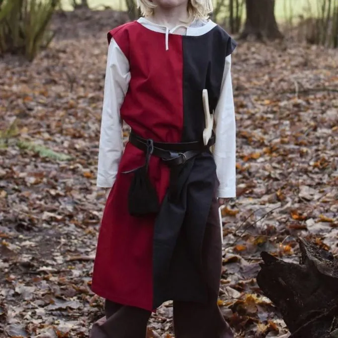 Childrens Surcoat Rodrick, Black-red 4 Childrens Surcoat Rodrick, Black-red - Image 4