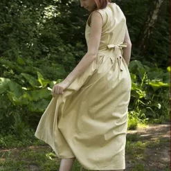 Epic Armoury Medieval Dress Elaine, Beige -Medieval Clothing Sales Store medieval dress elaine beige 1