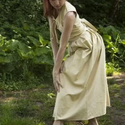 Epic Armoury Medieval Dress Elaine, Beige -Medieval Clothing Sales Store medieval dress elaine beige 2
