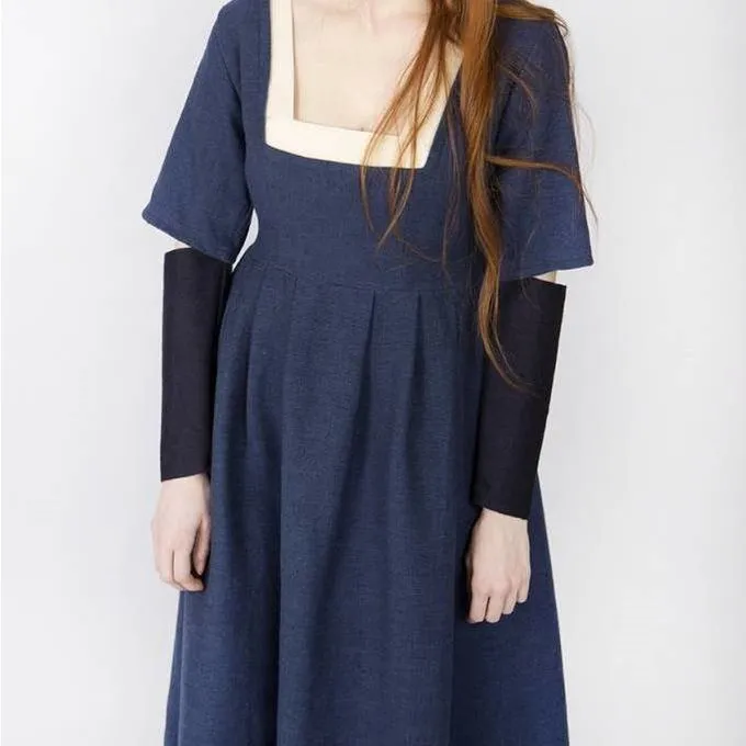 Burgschneider Sleeves Medieval Dress Frideswinde Blue 4 Burgschneider Sleeves Medieval Dress Frideswinde Blue - Image 4